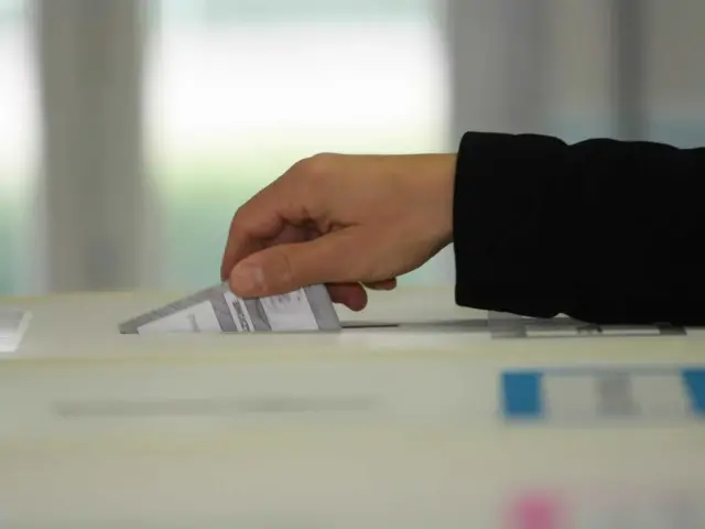 Consegna tessere elettorali nuovi iscritti residenti nella frazione San Silvestro